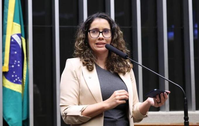 Câmara aprova licença de até 14 dias para pais cuidarem de filhos doentes