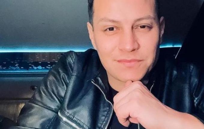 Cantor da banda Os Atuais, segue internado em estado grave, mas apresenta "leve melhora"