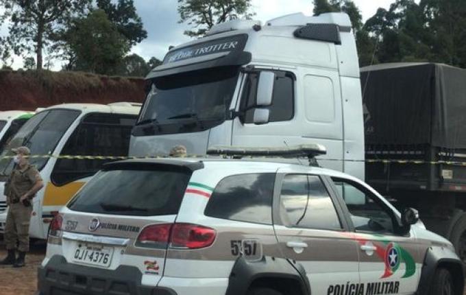 Motorista é encontrado morto dentro de caminhão em SMOeste