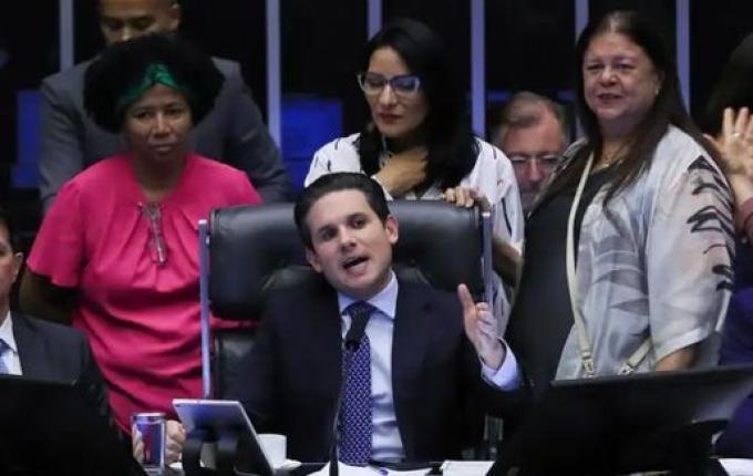 Câmara dos Deputados aprova licença menstrual de até 2 dias