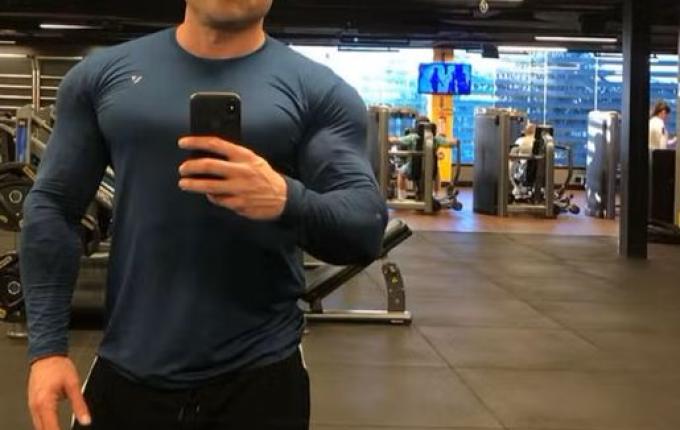 Companheira suspeita de matar fisiculturista a facadas em SC é foragida por latrocínio, diz polícia