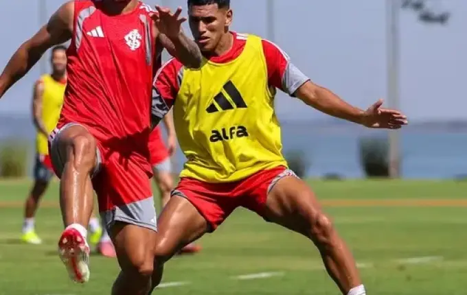 Inter volta a treinar e começa a definir novo lateral para o Gre-Nal