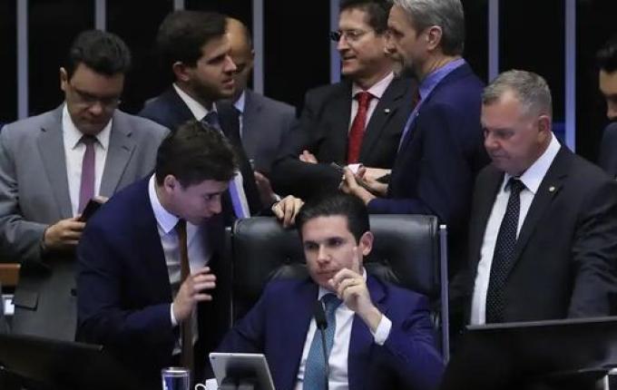 Maioria dos deputados de SC vota a favor de PEC que blinda parlamentares