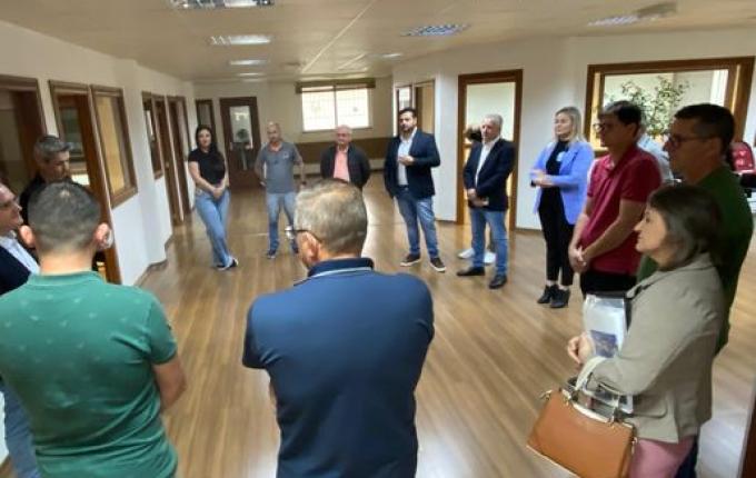 Candidatos a prefeito de Bandeirante chegam para debate na Peperi