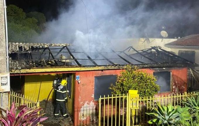 Residência é consumida pelas chamas em Dionísio Cerqueira