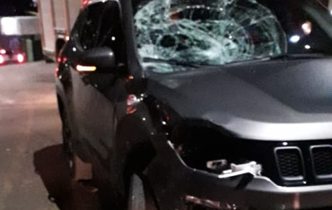 Colisão entre carro e moto deixa homem gravemente ferido