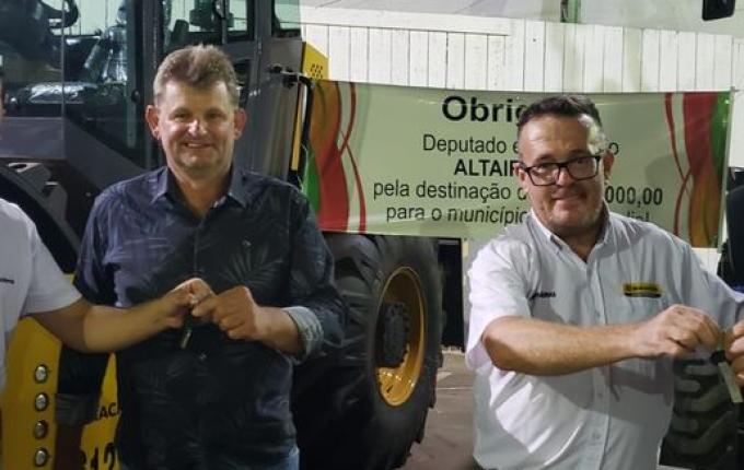 Máquinas e equipamentos são entregues à população de Tunápolis