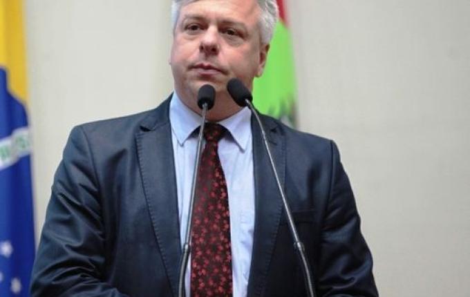 Governador de Santa Catarina deve priorizar obras estaduais, diz deputado