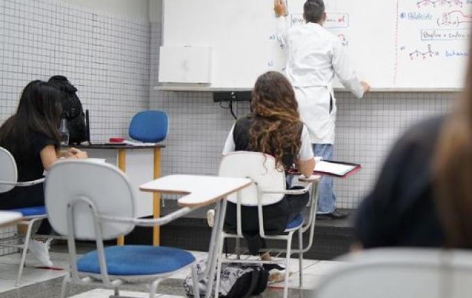 Piso Nacional dos professores sobe para R$ 4.420,55