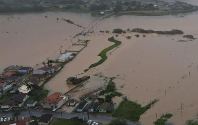 Bombeiros atendem 171 pessoas em 67 cidades durante chuvas intensas em SC
