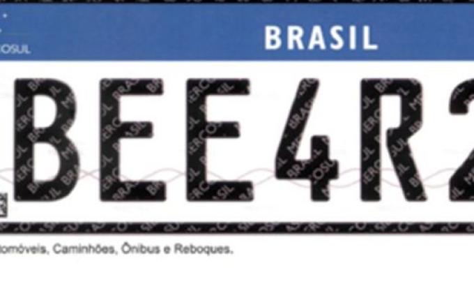 Projeto de lei prevê que placas de veículos voltem ao modelo antigo