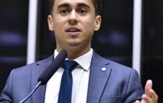 Nikolas Ferreira protocola pedido de impeachment de Lula