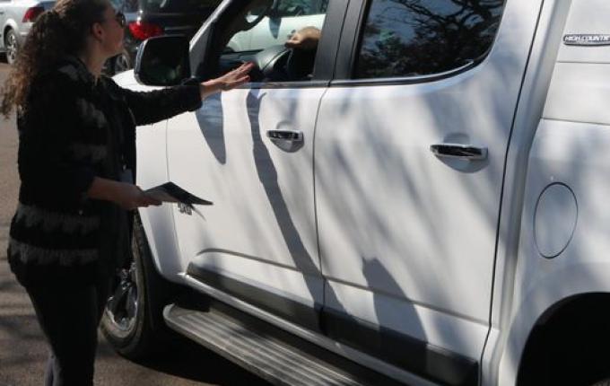 Secretaria Social e CRAS promovem Panfletagem educativa em apoio ao agosto Lilás