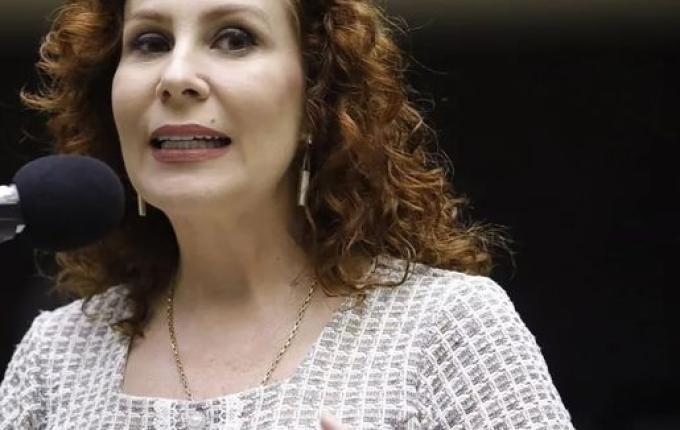 STF julga nesta sexta recurso de Carla Zambelli