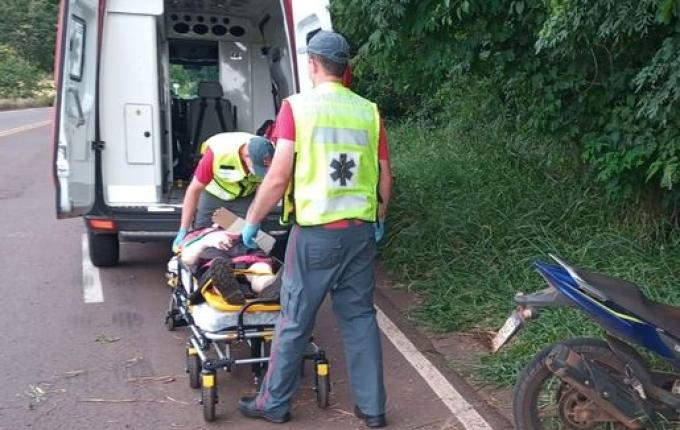 Homem fica ferido em queda de motocicleta no interior de Iporã do Oeste