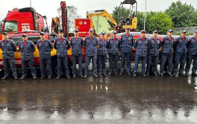 Bombeiros de SMOeste reforçam buscas no Vale do Taquari no RS