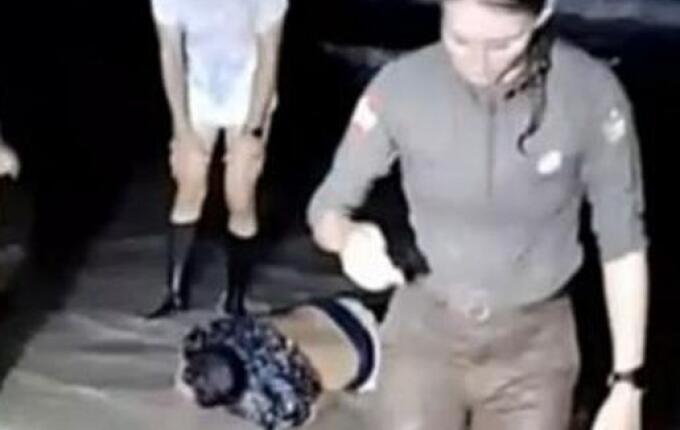 Policiais salvam homem de afogamento em praia de Florianópolis