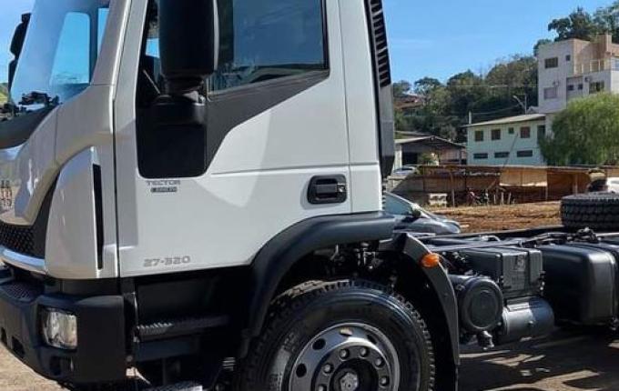 Saltinho compra novo caminhão para Secretarias