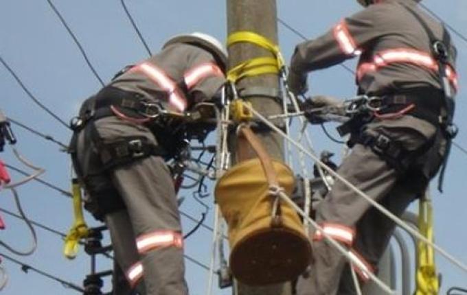 Mau tempo deixa mais de 600 mil unidades sem energia em SC