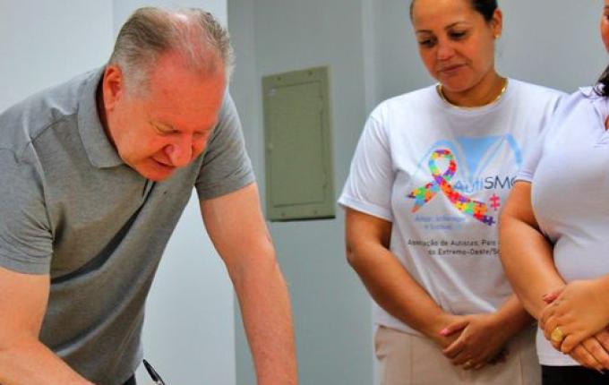 Administração Municipal assina ordens de serviço para centros de Reabilitação e de Autismo