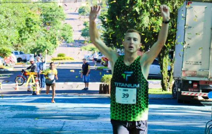9ª Corrida Unimed reúne 450 corredores na etapa São Miguel do Oeste
