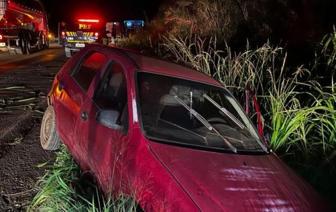 VÍDEO: Acidente entre veículo de passeio e duas vans deixa um ferido na BR 163, em SMO