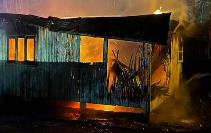 Incêndio destrói casa no interior de São Miguel do Oeste