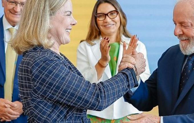 Lula diz que escolheu “mulher bonita” para diminuir distância com Congresso