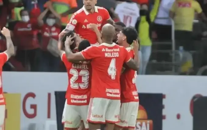 D'Ale marca gol "apoteótico", encerra carreira e Inter vira contra o Fortaleza no Beira-Rio