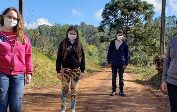 Mesmo com evento cancelado, fieis realizam procissão em honra a Nossa Senhora do Caravaggio