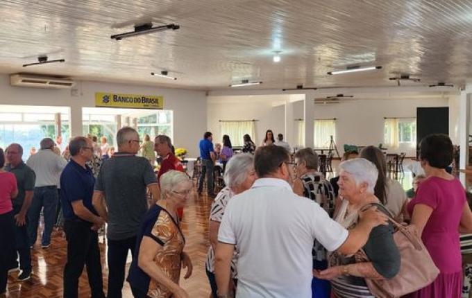 Encontro regional de professores aposentados reúne quase 100 pessoas em Itapiranga