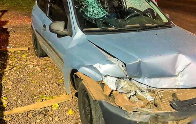 Motorista dorme ao volante, colide em caminhão e é preso na SC-163 em Descanso