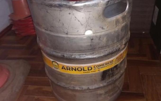 Acidente na BR-163 termina com furto de barris de chope em Guaraciaba