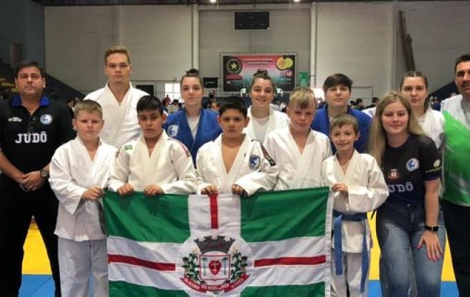 Associação de Judô do Extremo Oeste participa de competição estadual