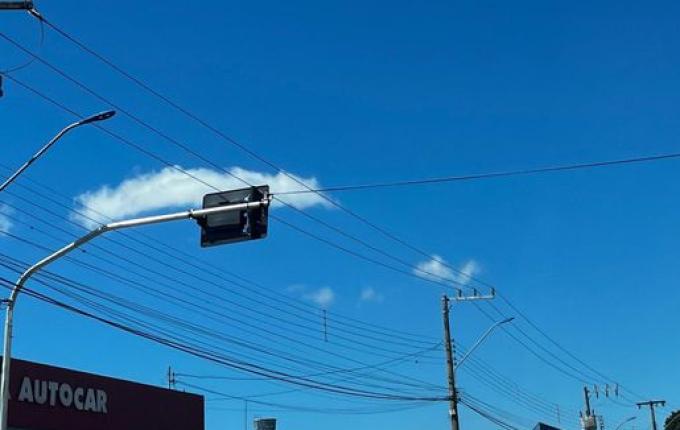 Objeto atinge a rede e deixa parte de São Miguel do Oeste sem energia