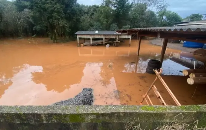 Chuva supera 100 mm em 24 cidades de SC e Defesa Civil mantém alerta
