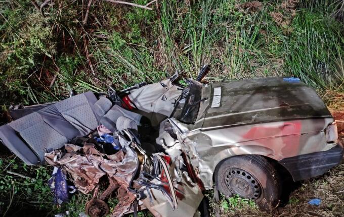 Colisão entre carro e caminhão deixa dois mortos na BR-282 em Ponte Serrada