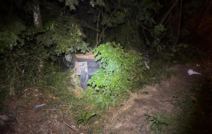 Veículo sai da pista e capota na BR 282, interior de SMOeste