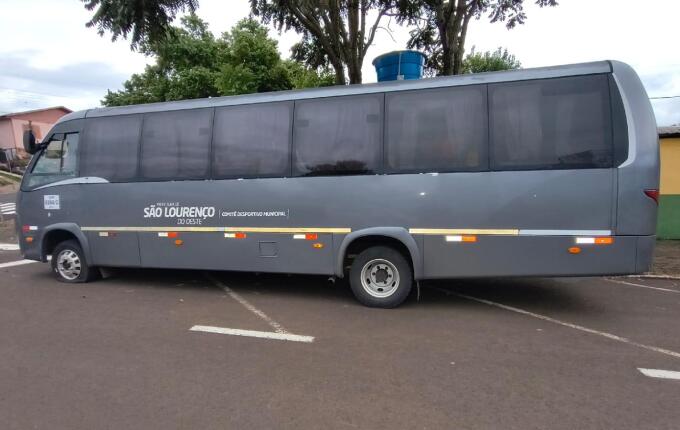 Ônibus de São Lourenço do Oeste é alvo de vandalismo durante confusão em São José do Cedro