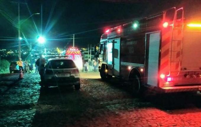 Motorista bate veículo em poste em São Lourenço do Oeste