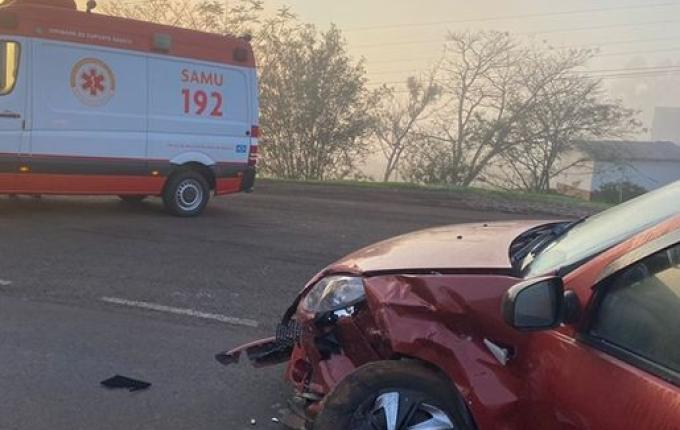 Colisão entre carros é registrada na SC 163, em Itapiranga