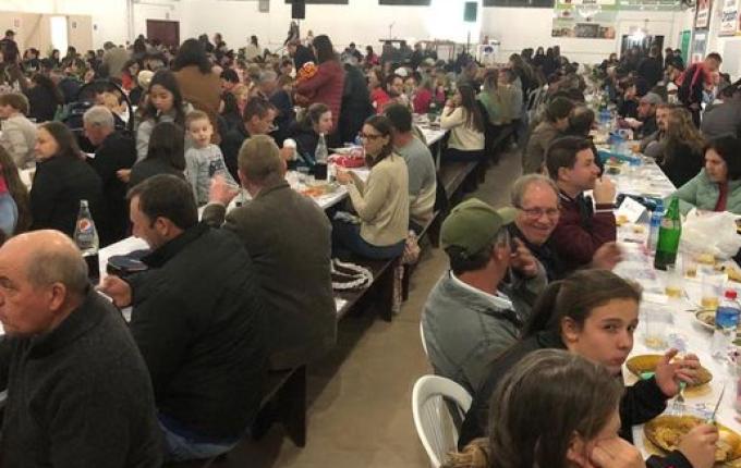 Apae e Gol de Bico promovem eventos para arrecadar recursos