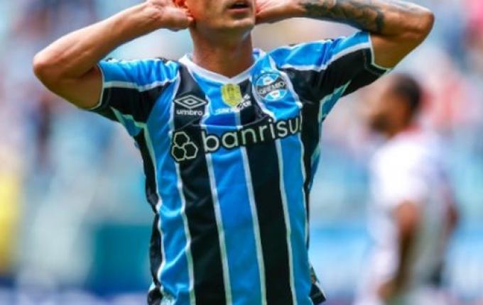 Grêmio goleia São Luiz na Arena com show de Cristaldo