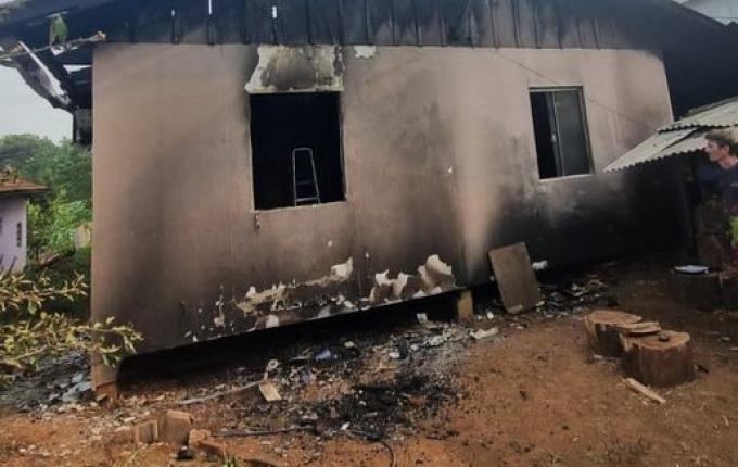 Entidades e amigos lançam campanha para ajudar família que perdeu casa em incêndio