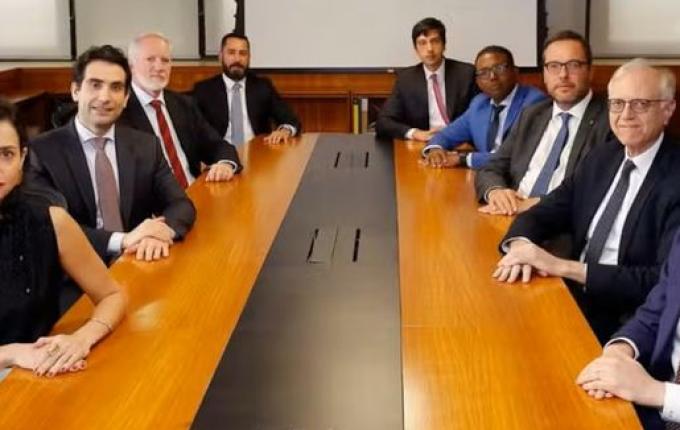 Copom deve manter taxa de juros em 15% nesta quarta