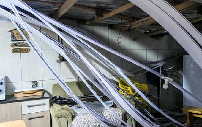 Mulher cai de prédio no centro de São Miguel do Oeste; confira vídeo