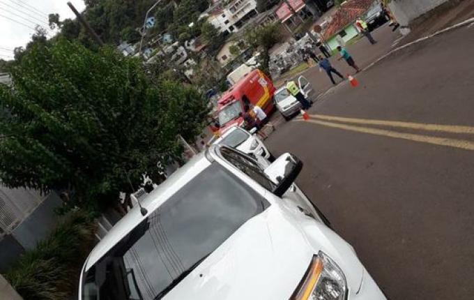 Idosa sofre ferimentos em colisão de veículos em Itapiranga