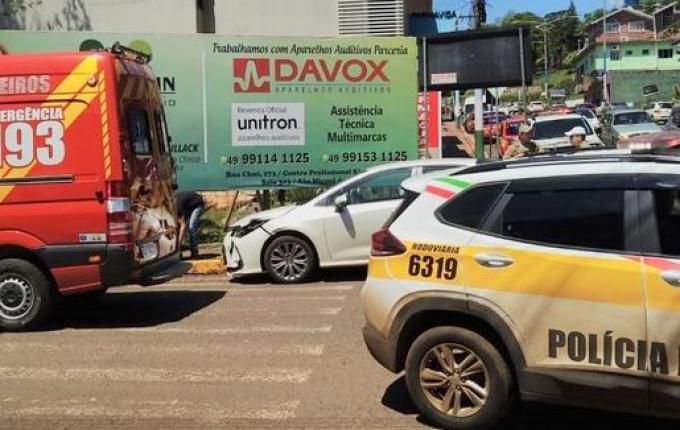 Colisão entre carro e moto é registrada no centro de Iporã do Oeste