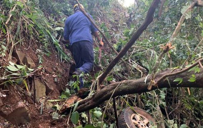 VÍDEO: Motorista perde o controle sai da pista e cai em ribanceira entre SMOeste e Bandeirante