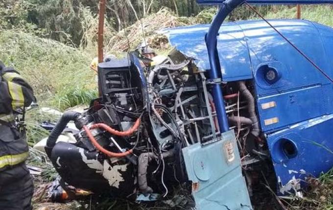 Piloto e criança são resgatados de queda de helicóptero em SP; dois morrem